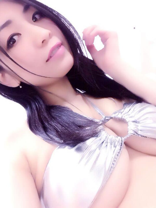 【外人】巨乳おっぱい自慢のアジアン美少女が自画撮りしたポルノ画像 1541