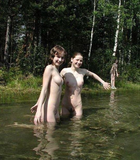 【外人】水辺がよく似合う美少女たちの露出ポルノ画像 16193