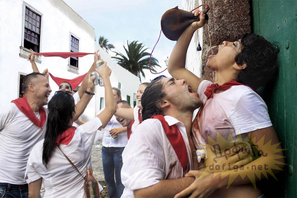 【外人】スペイン3大祭りで男も女もテンション上げまくりでおっぱいポロリしまくるポルノ画像 2456