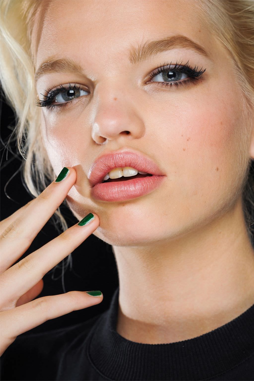 【外人】オランダ人の金髪モデルのダフネ(Daphne Groeneveld)が童顔で魅了するポルノ画像 2565