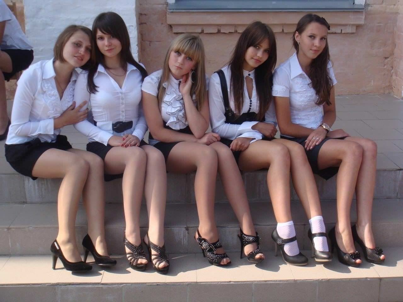 【外人】ロシア人の学生たちがめっちゃ可愛くて大人っぽい制服ポルノ画像 2674