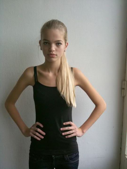 【外人】オランダ人の金髪モデルのダフネ(Daphne Groeneveld)が童顔で魅了するポルノ画像 3198