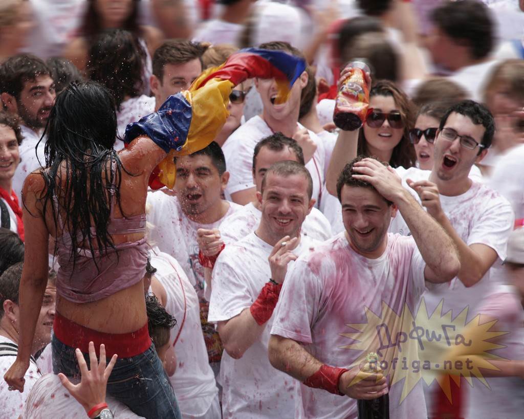 【外人】スペイン3大祭りで男も女もテンション上げまくりでおっぱいポロリしまくるポルノ画像 4142