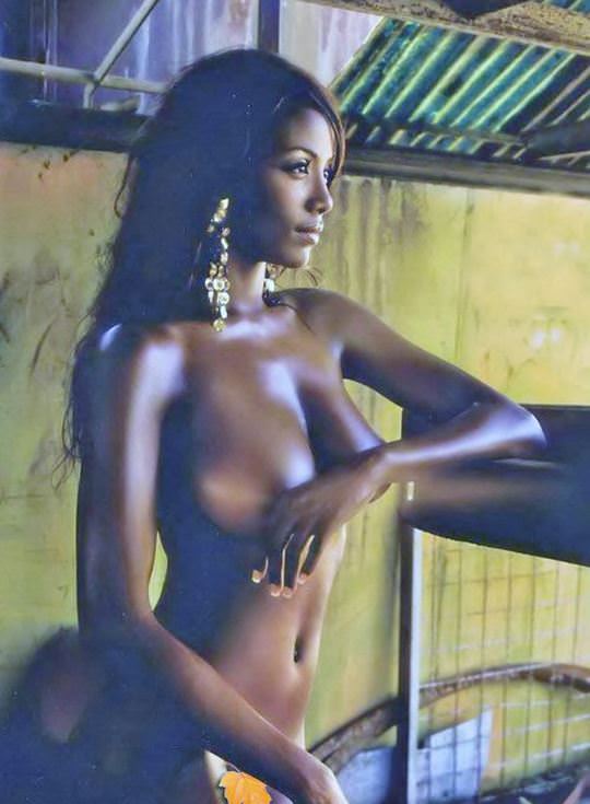 【外人】黒光りした裸体が神々しい黒人美女たちのセクシーおっぱいヌードポルノ画像 1206