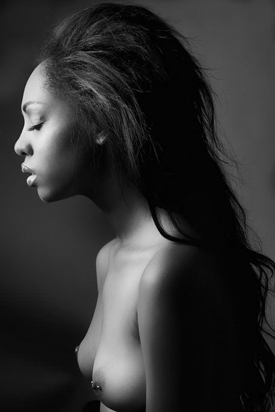 【外人】黒光りした裸体が神々しい黒人美女たちのセクシーおっぱいヌードポルノ画像 1940
