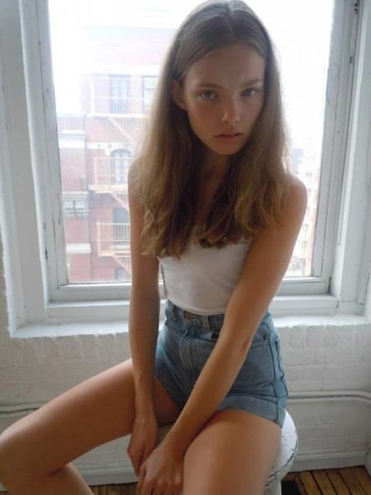 【外人】これぞ美少女顔なロリ娘クリスティン･フローセス(Kristine Froseth)のモデル写真ポルノ画像 3117