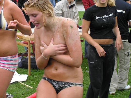 【外人】スウェーデンの女子大生がビキニや手ブラでレズってるポルノ画像 1414