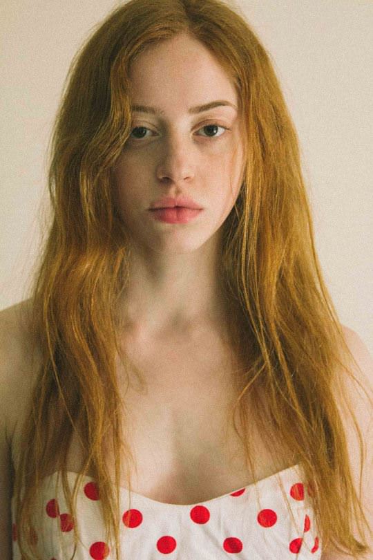【外人】イギリス人モデルリリー・ニューマーク(Lily Newmark)のドピンク乳首おっぱいポルノ画像 1425