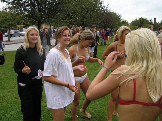 【外人】スウェーデンの女子大生がビキニや手ブラでレズってるポルノ画像 1814