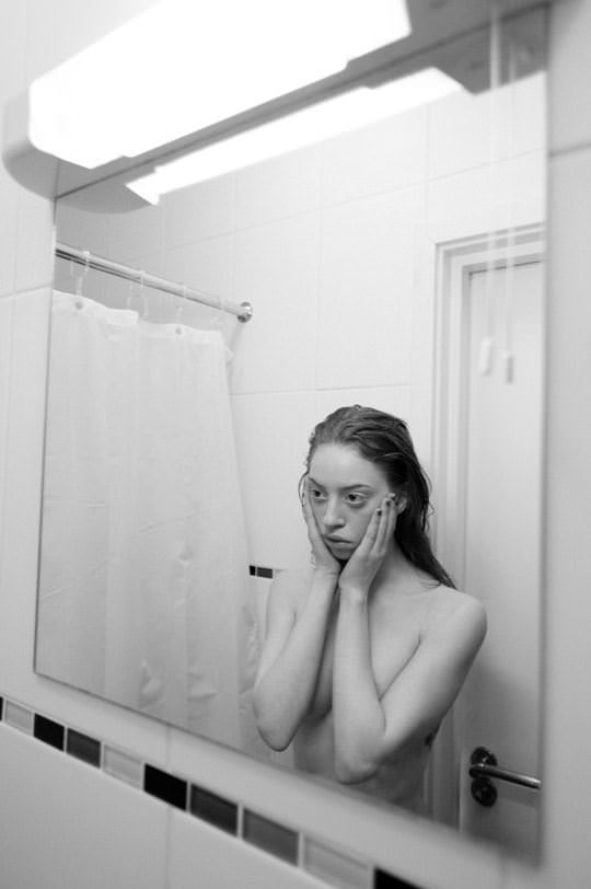 【外人】イギリス人モデルリリー・ニューマーク(Lily Newmark)のドピンク乳首おっぱいポルノ画像 836