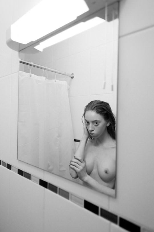 【外人】イギリス人モデルリリー・ニューマーク(Lily Newmark)のドピンク乳首おっぱいポルノ画像 936