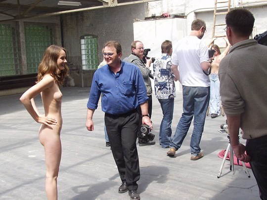 【外人】素人の激カワヌードモデルが街中至る所で裸になる野外露出ポルノ画像その3 45